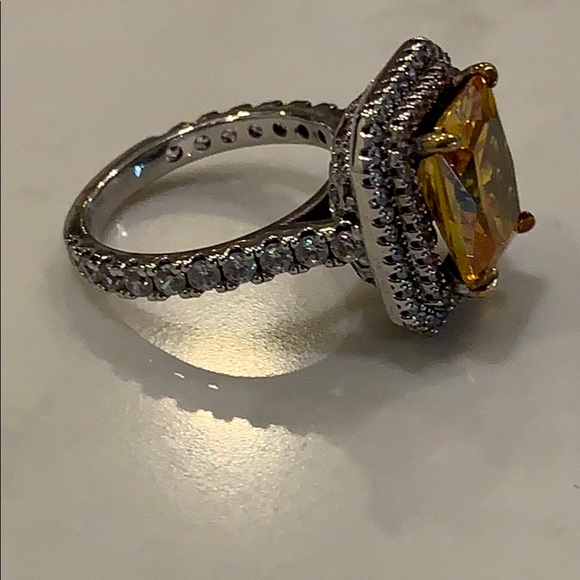 Ring - Picture 2 of 7